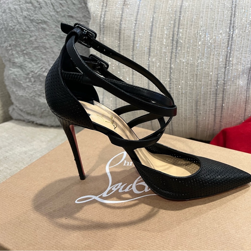 Christian Louboutin Victorilla heels